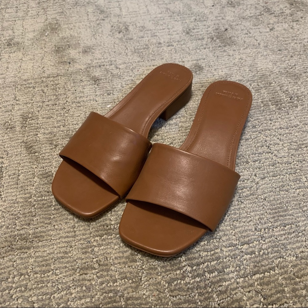 NWOT Abercrombie brown sandals NEVER WORN